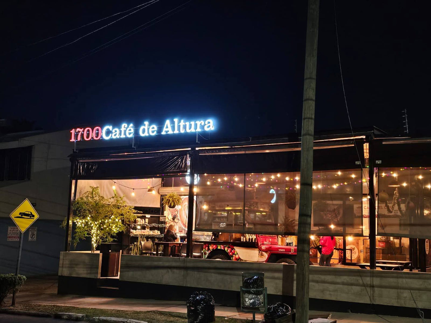 LETREROS 3D EN ALUMINIO DORADO ALUMINIO NATURAL  DETALLES EN ACRILICO Y ELEMENTOS DIFERENTES CON MATERIALES PREMIUM.