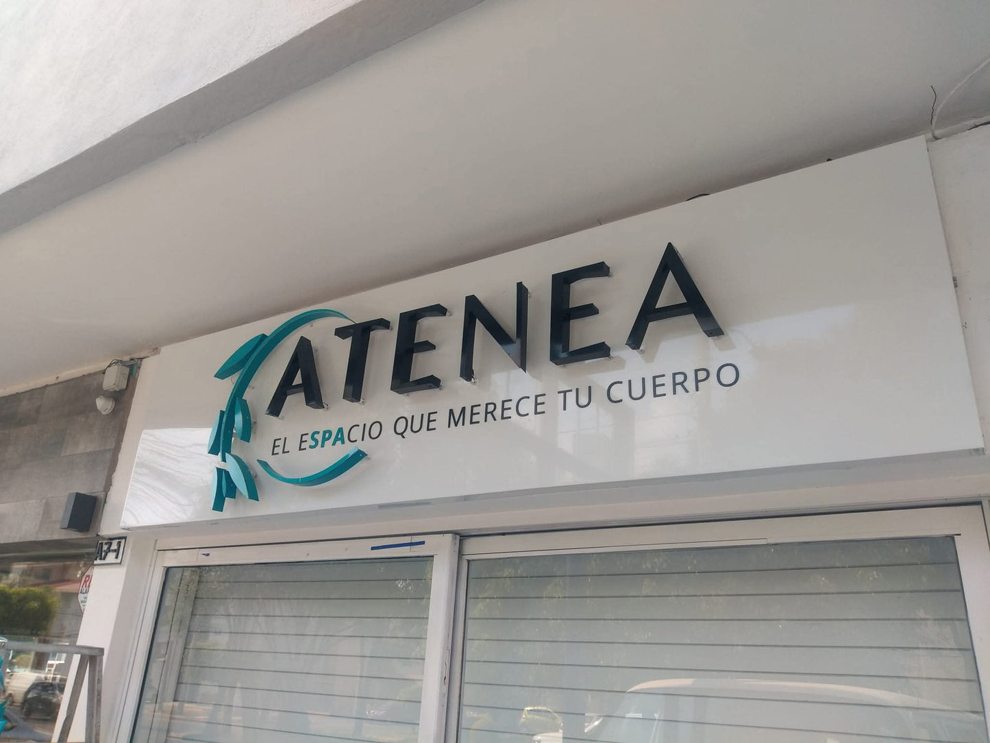 LETREROS 3D EN ALUMINIO DORADO ALUMINIO NATURAL  DETALLES EN ACRILICO Y ELEMENTOS DIFERENTES CON MATERIALES PREMIUM.